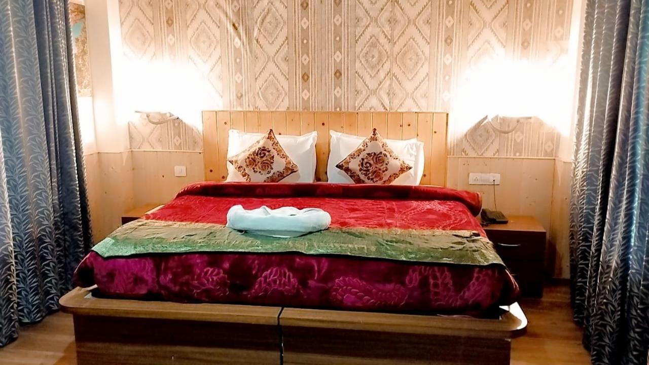 Hotel Seraj International Manāli Dış mekan fotoğraf