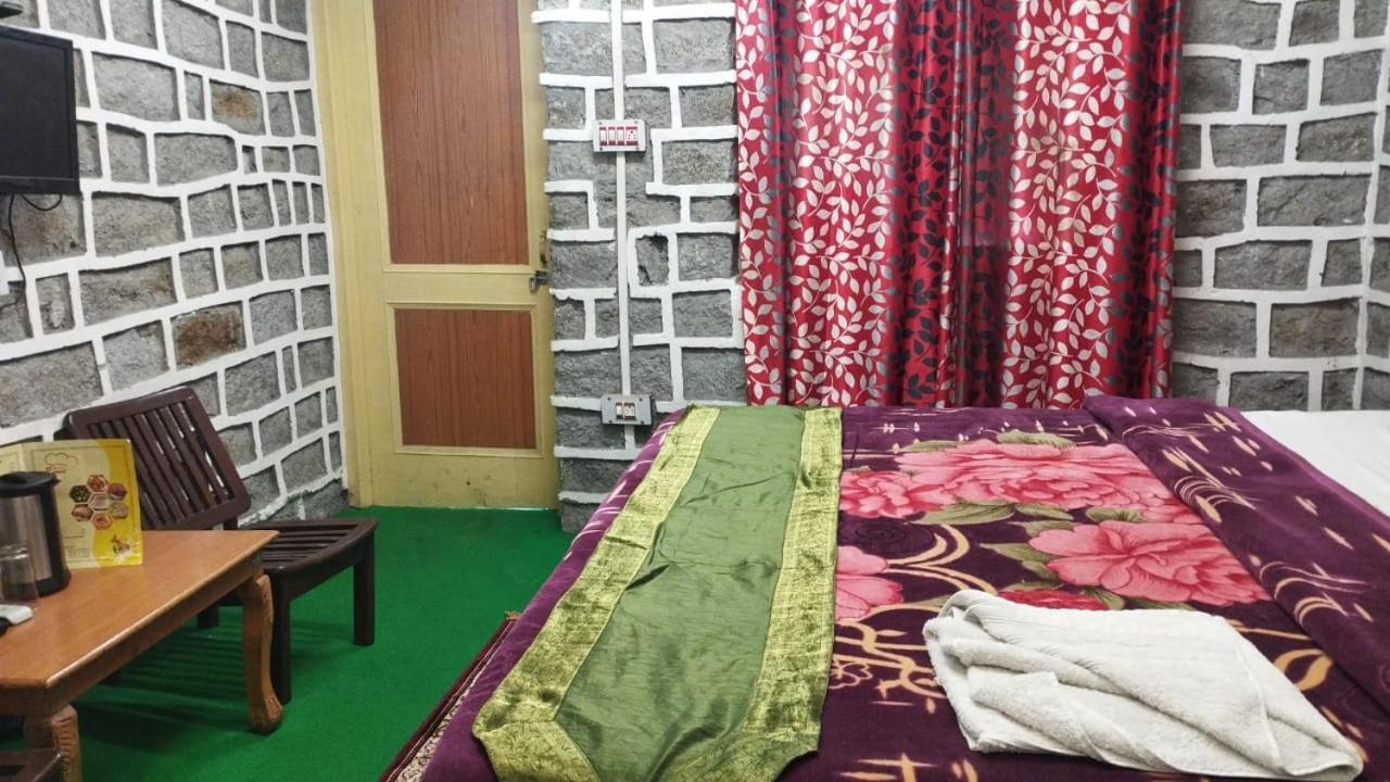 Hotel Seraj International Manāli Dış mekan fotoğraf